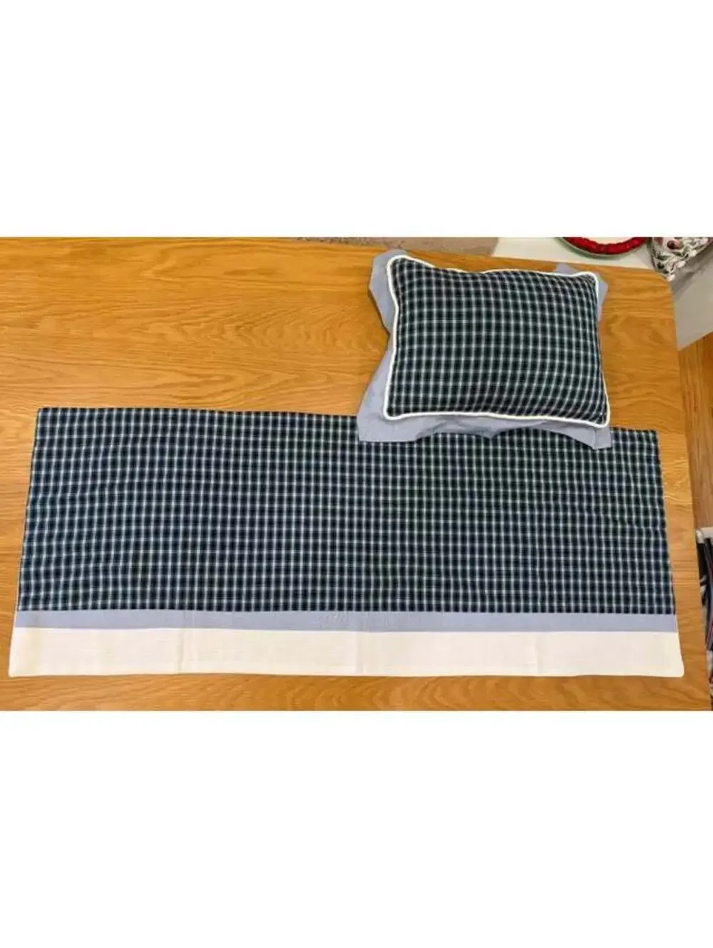 Bébé Chic Plaid Set of pillow and valance